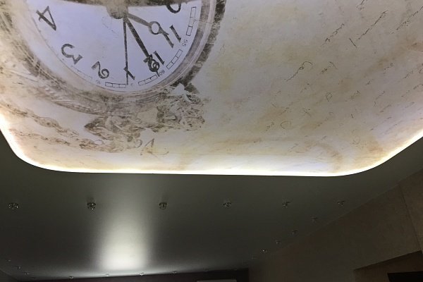 Двухуровневый натяжной потолок с подсветкой. Фотопечать на светопрозрачном полотне.
