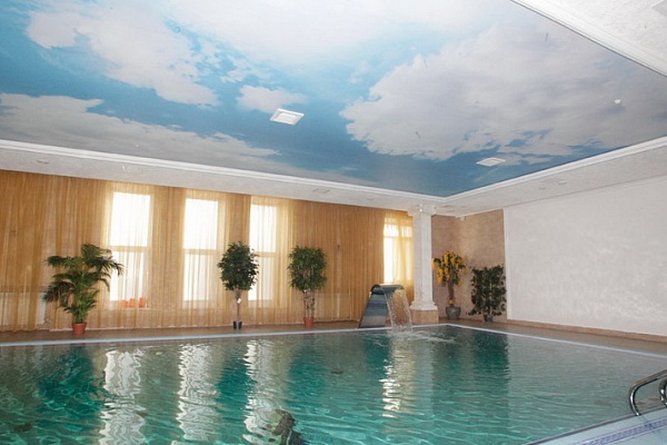 заказать Натяжные потолки в бассейне
