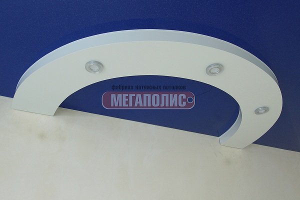 натяжные потолки в зал