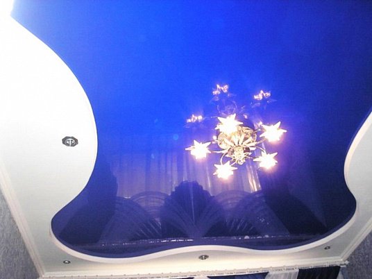 Двухуровневые натяжные потолки фото