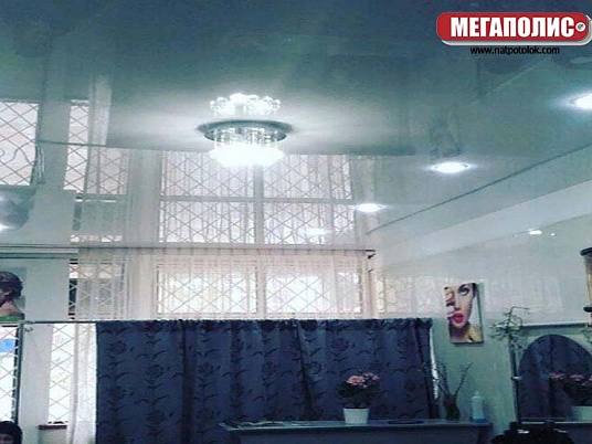 Глянцевые натяжные потолки фото