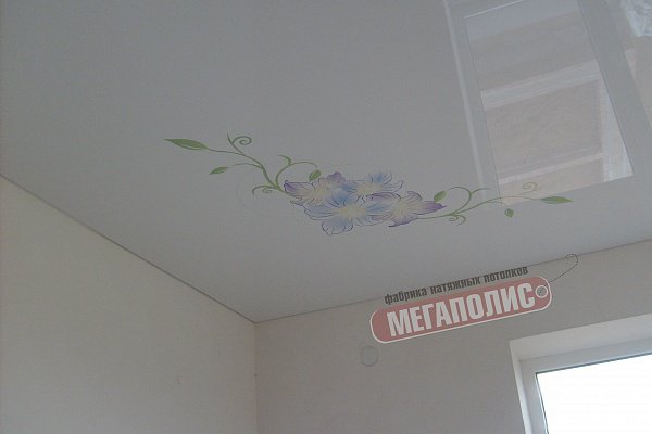 натяжной потолок в спальне
