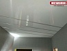 Парящие световые линии на натяжном потолке 